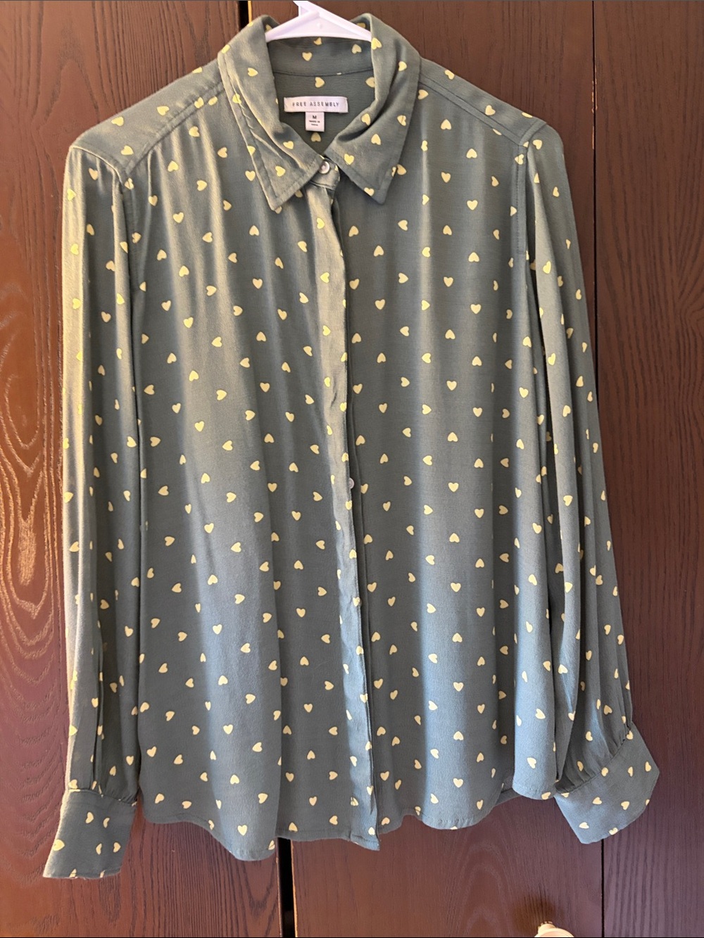 Free Assembly Long Sleeved Green Button-Front Heart Print Blouse. Size Medium.
